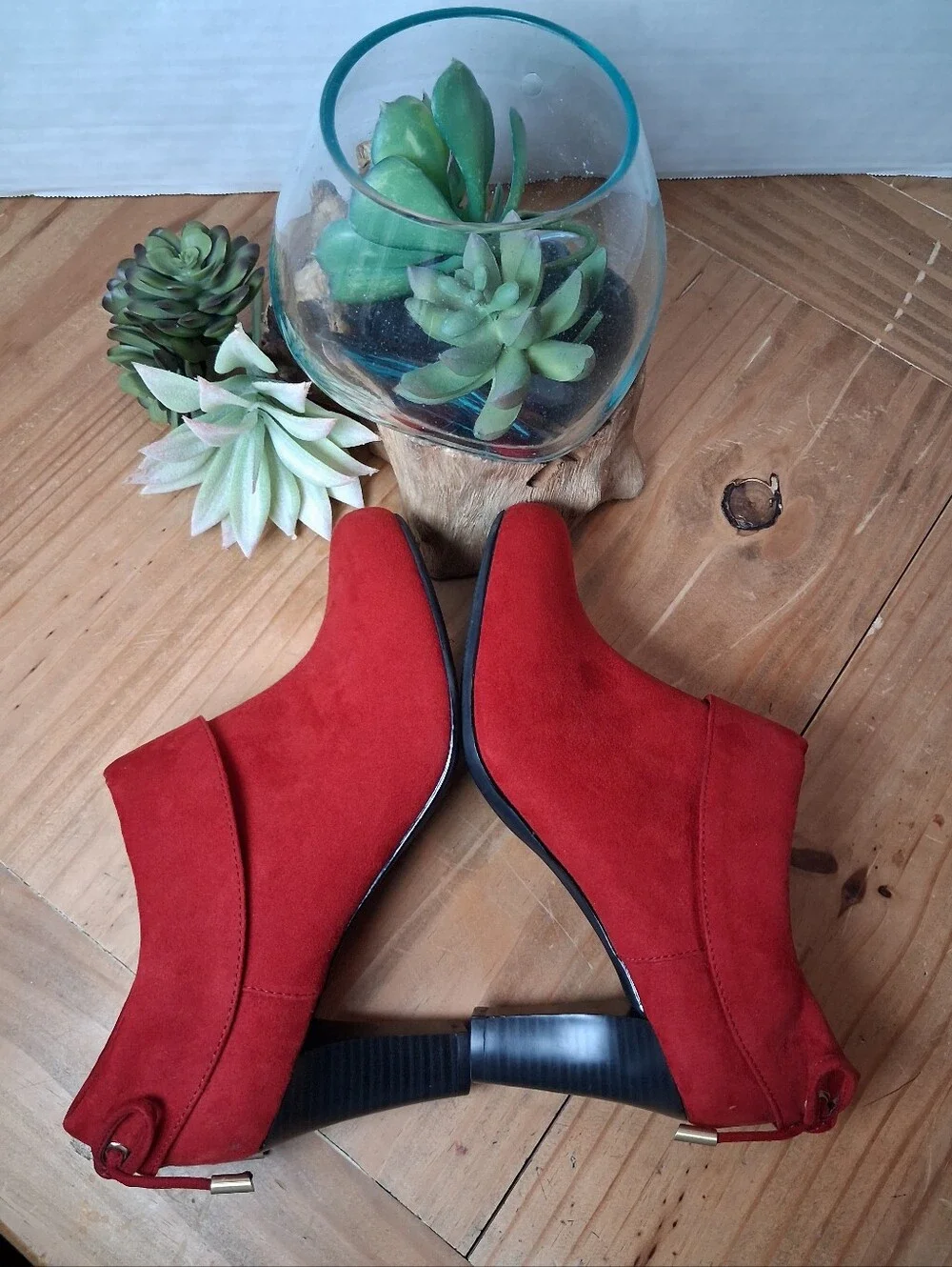Coach and Four Faux Suede Cuffed Bootie w/Bow On Heel Fire Engine Red Size 7
